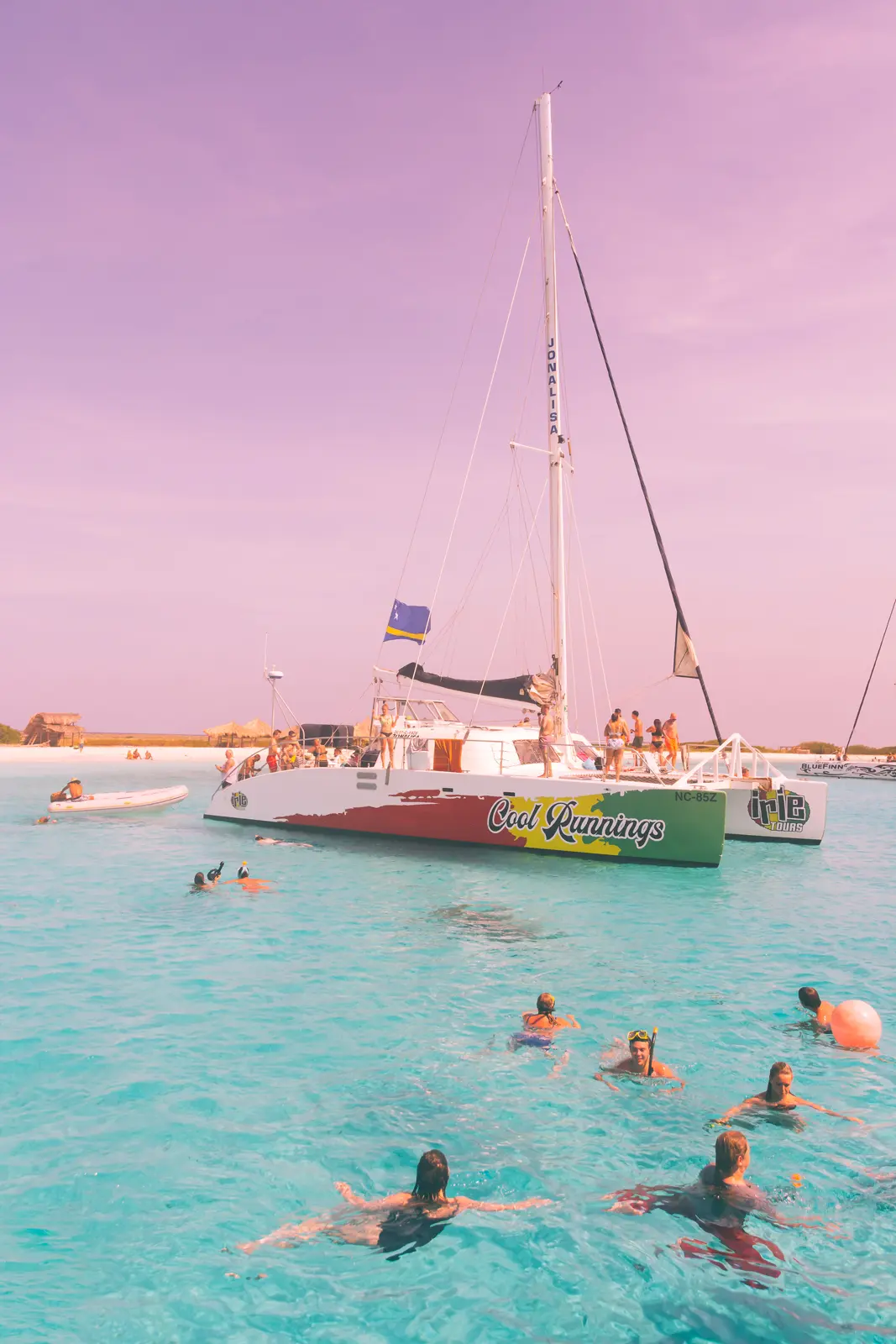Catamaran Cool Runnings tours voor Klein Curacao