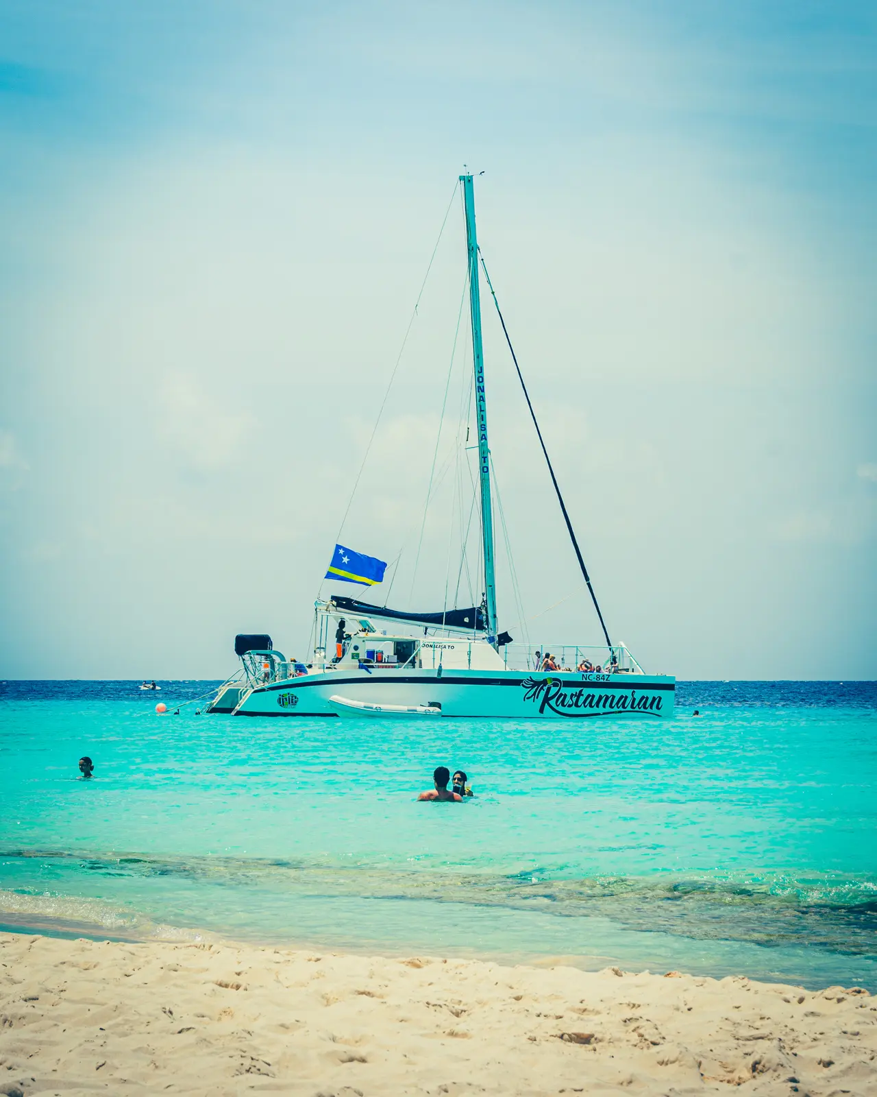 Catamaran Rastamaran tours voor Klein Curacao